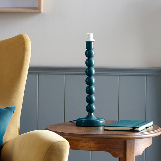 Higgledy And Ivy 25cm Vintage White Shade Table Lamp With High Gloss Marlin Blue Base