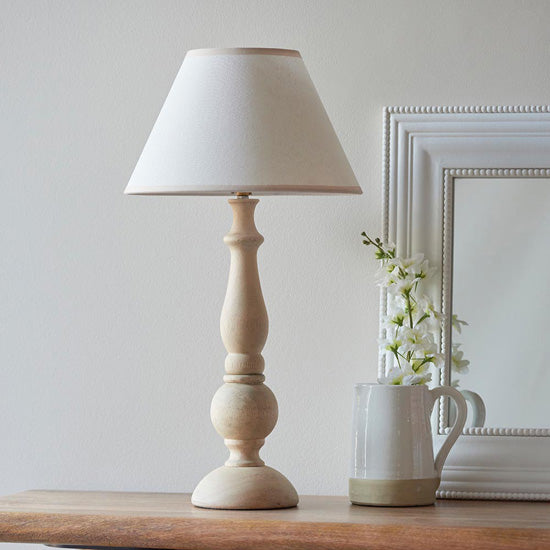 Hidcote And Ivy 30cm Vintage White Shade Table Lamp With Country Classic Base