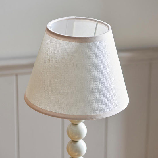 Higgledy And Ivy 20cm Vintage White Shade Table Lamp With High Gloss Almond White Base